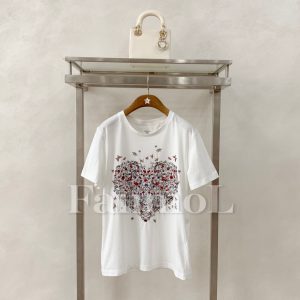 25夏の新気品女子蝶のハート刺繍減齢丸首プリント綿麻半袖Tシャツ